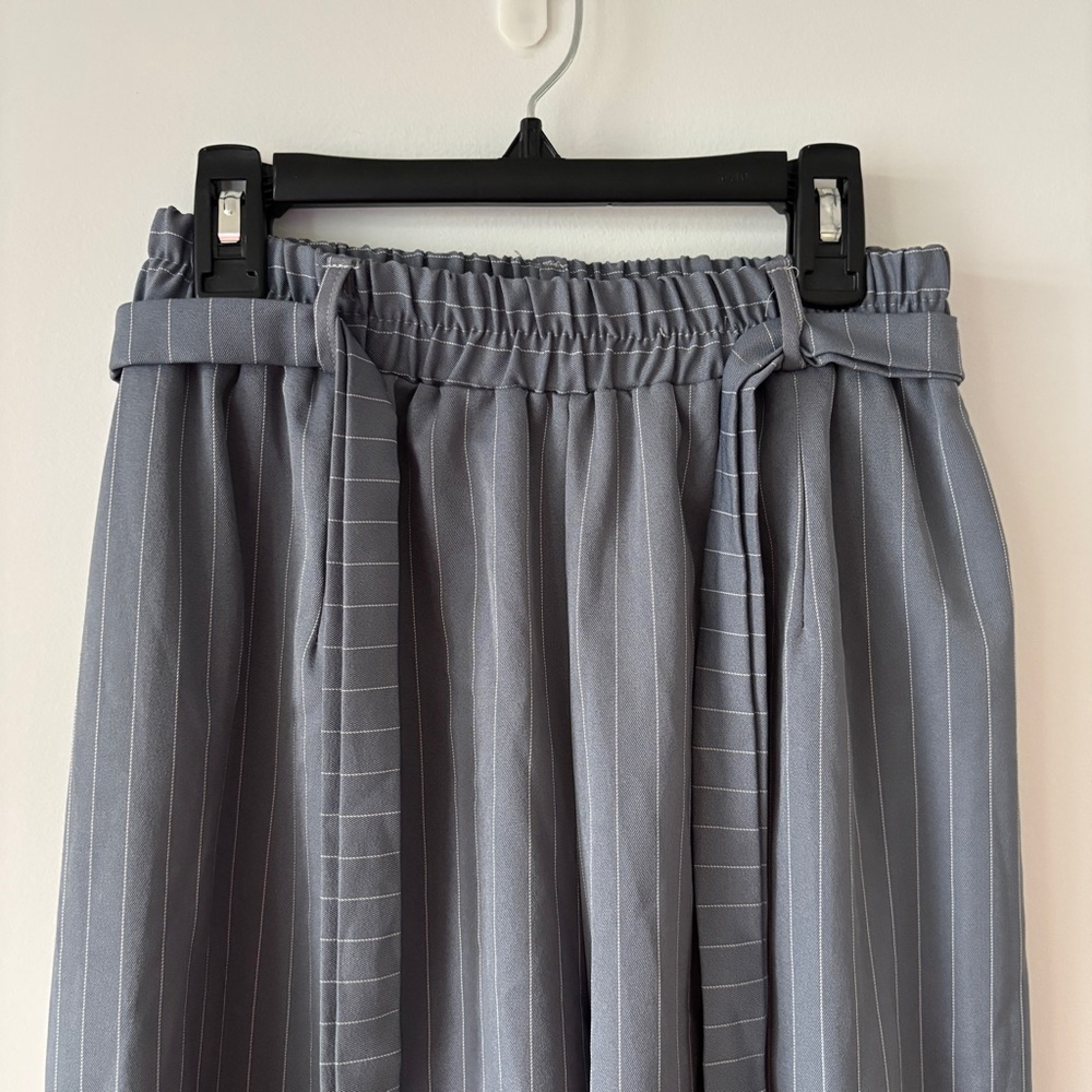Gray white Pinstripe Wide-Leg elastic waistband Pants with strap Belt size S - Picture 4 of 6